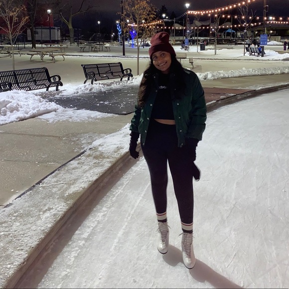 Meet your Posher, Cynthia - Picture 4 of 4